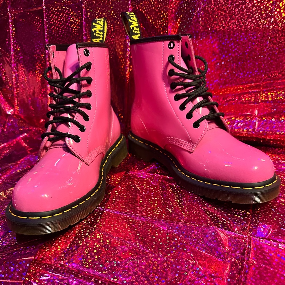Dr. Martens BNIB Unisex 1460 Patent Leather 8 Eye Boot in Thrift Pink